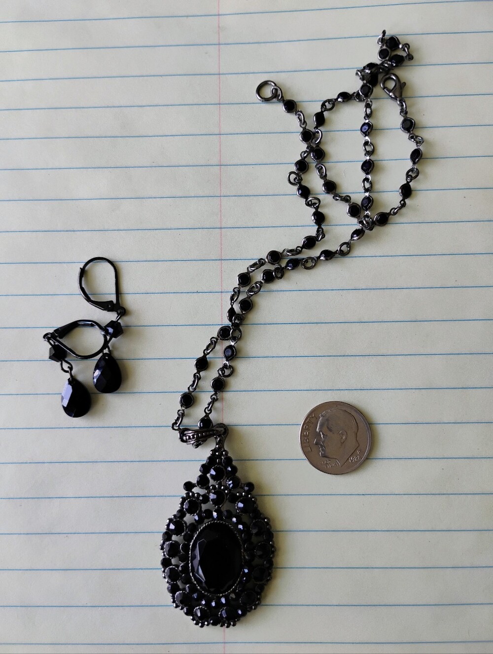 Black Vintage-Style Teardrop Pendant Necklace - Picture 5 of 5